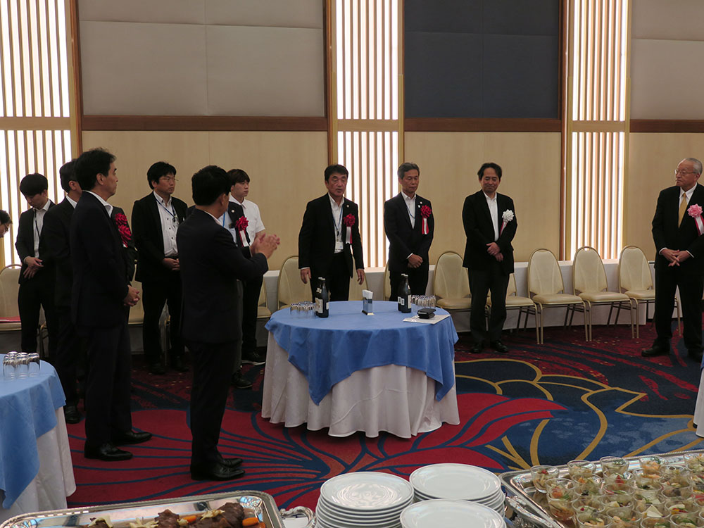 �q11�r���e�p�[�e�B�[�|���o�̕��X