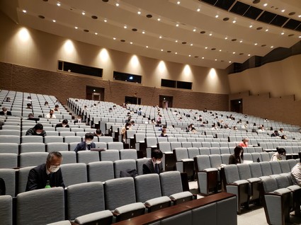 4�D���i�X�e�[�W�����j