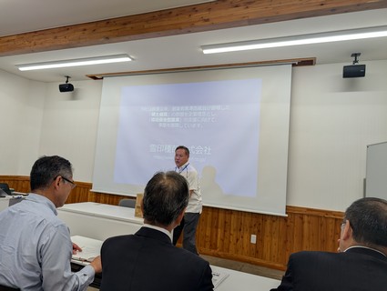 �q�U�r����c�����������R